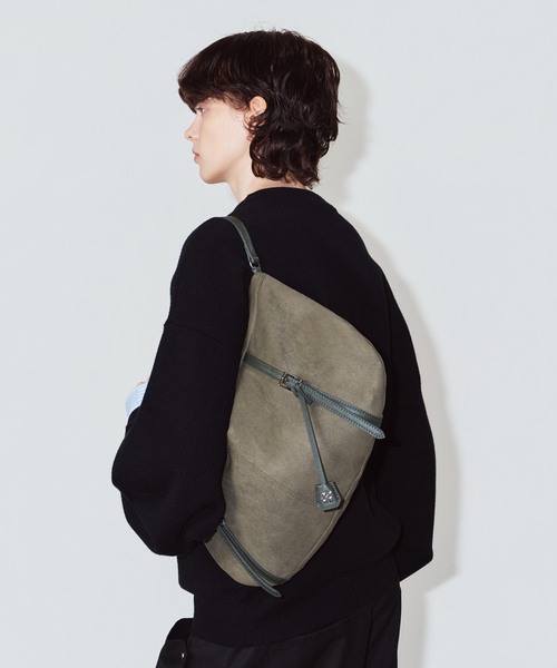 Knuth Marf(クヌースマーフ)の「Knuth Marf / クヌースマーフ suede moon bag(ショルダーバッグ・レディース・ブラウン/カーキ・FREE)」の6枚目の写真