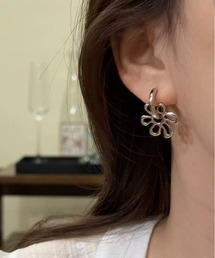 tunee（チュニー）の「【TUNE】シルバーフラワーピアス（ピアス（両耳用））」