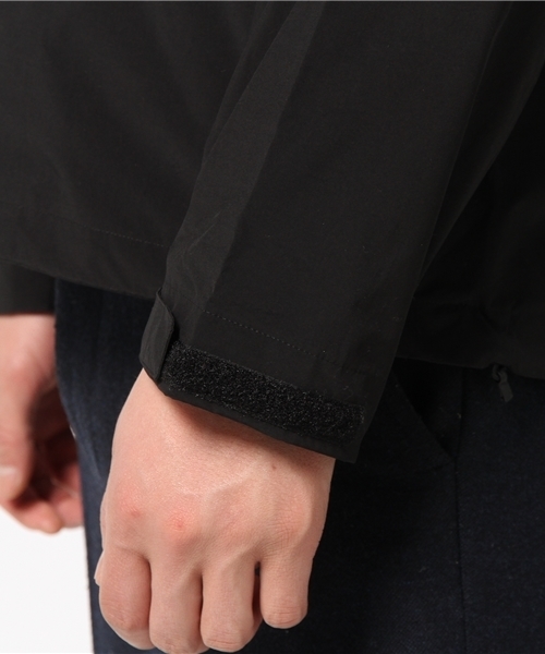 THE NORTH FACE（ザノースフェイス）の「THE NORTH FACE: グローブ トレッカー ジャケット（ソリッド）（ブルゾン・メンズ・ブラック/グリーン・MEDIUM/SMALL/LARGE）」の7枚目の写真