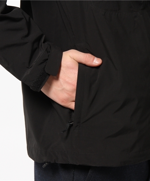 THE NORTH FACE（ザノースフェイス）の「THE NORTH FACE: グローブ トレッカー ジャケット（ソリッド）（ブルゾン・メンズ・ブラック/グリーン・MEDIUM/SMALL/LARGE）」の10枚目の写真