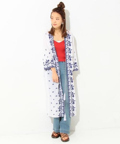 Another Edition（アナザーエディション）の「フラワー刺繍ガウン/ AEBC FLW EMB GOWN（カーディガン/ボレロ・レディース・オフホワイト/コバルトブルー/マスタード・フリー）」の3枚目の写真