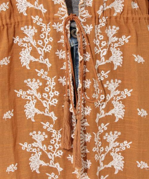 Another Edition（アナザーエディション）の「フラワー刺繍ガウン/ AEBC FLW EMB GOWN（カーディガン/ボレロ・レディース・オフホワイト/コバルトブルー/マスタード・フリー）」の13枚目の写真