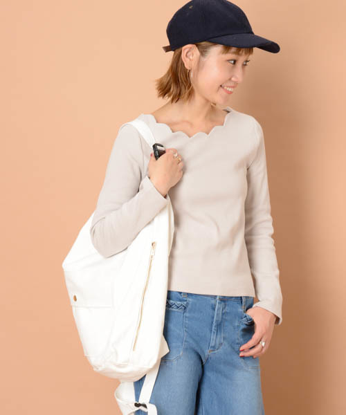 mystic(ミスティック)の「衿スカラッププルオーバー(Tシャツ/カットソー・レディース・レッド/ライトグレー/キャメル/ブラック/チャコールグレー・フリ-)」の4枚目の写真