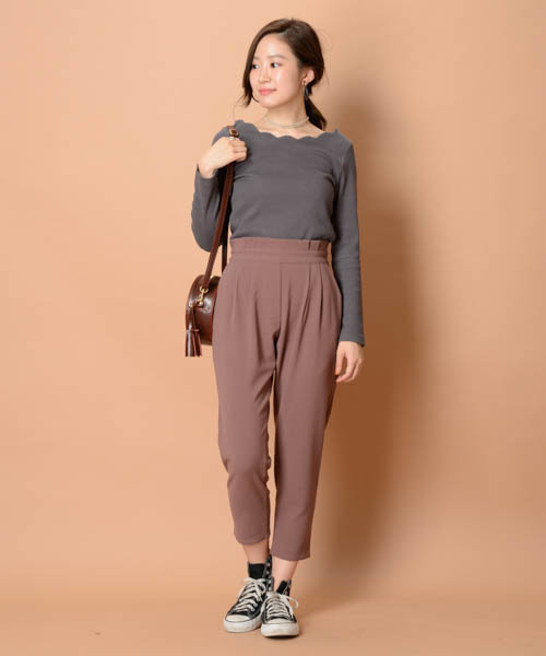 mystic(ミスティック)の「衿スカラッププルオーバー(Tシャツ/カットソー・レディース・レッド/ライトグレー/キャメル/ブラック/チャコールグレー・フリ-)」の13枚目の写真