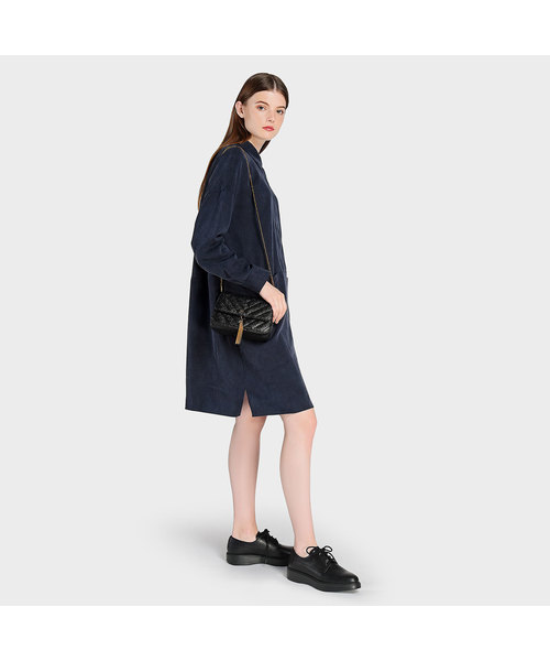 CHARLES & KEITH(チャールズ & キース)の「レースアップカバードフラット / LACE-UP COVERED FLATS(モカシン/デッキシューズ・レディース・ブラック/グリーン/ネイビー・24㎝/22.5cm/23.5cm/23cm/24.5㎝)」の4枚目の写真