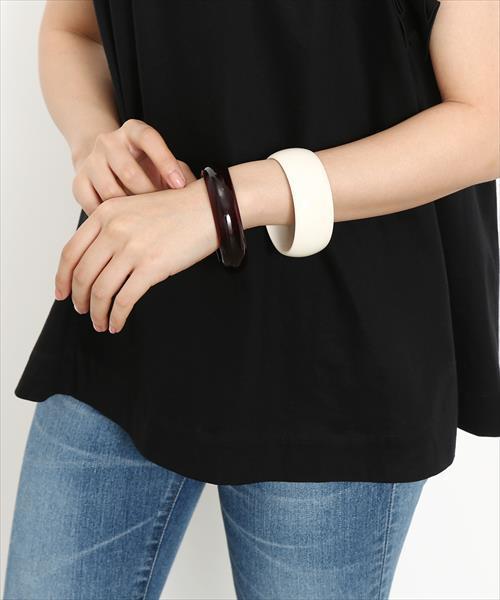 ADAM ET ROPE'（アダムエロペ）の「デットストックアクリルバングル（バングル/リストバンド・レディース・ホワイト/ブラック/ダークブラウン/ブルー系その他4・FREE）」の10枚目の写真