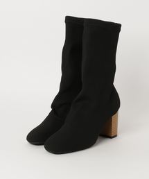 吸いつくようなフィット感リブニットブーツ