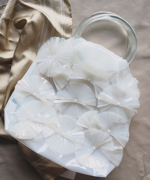 LE VERNIS(ル・ベルニ)の「フラワーボムバッグ(ハンドバッグ・レディース・ホワイト/ブラック/ブルー/クリア・FREE)」の1枚目の写真