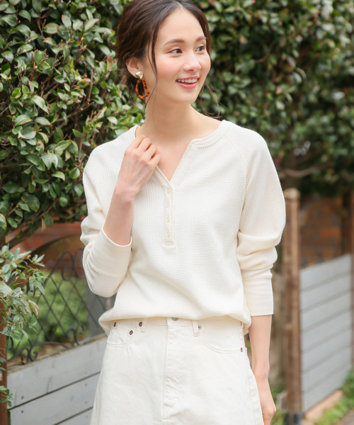 GLOBAL WORK(グローバルワーク)の「【UVカット】USA2WAYワッフルヘンリー/822626(Tシャツ/カットソー・レディース・ネイビー/オフホワイト/ミント/キャメル/パープル系その他4・MEDIUM/LARGE)」の2枚目の写真