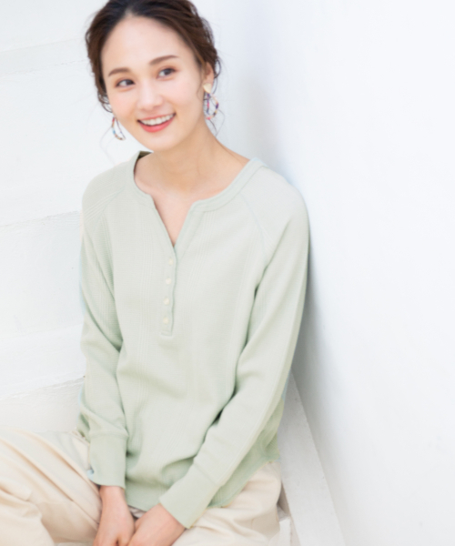 GLOBAL WORK(グローバルワーク)の「【UVカット】USA2WAYワッフルヘンリー/822626(Tシャツ/カットソー・レディース・ネイビー/オフホワイト/ミント/キャメル/パープル系その他4・MEDIUM/LARGE)」の3枚目の写真