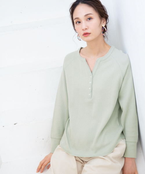 GLOBAL WORK(グローバルワーク)の「【UVカット】USA2WAYワッフルヘンリー/822626(Tシャツ/カットソー・レディース・ネイビー/オフホワイト/ミント/キャメル/パープル系その他4・MEDIUM/LARGE)」の12枚目の写真