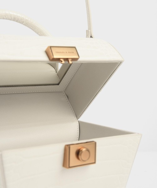 CHARLES & KEITH(チャールズ & キース)の「クロックエフェクト スカルプチャートップハンドルバッグ / Croc-Effect Sculptural Top Handle Bag(ハンドバッグ・レディース・イエロー/クリーム/ベビーピンク・M)」の17枚目の写真