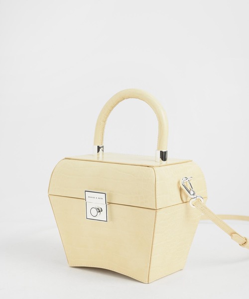 CHARLES & KEITH(チャールズ & キース)の「クロックエフェクト スカルプチャートップハンドルバッグ / Croc-Effect Sculptural Top Handle Bag(ハンドバッグ・レディース・イエロー/クリーム/ベビーピンク・M)」の12枚目の写真