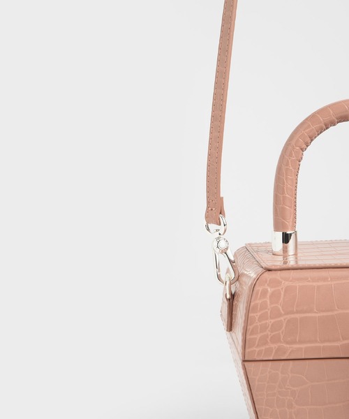 CHARLES & KEITH(チャールズ & キース)の「クロックエフェクト スカルプチャートップハンドルバッグ / Croc-Effect Sculptural Top Handle Bag(ハンドバッグ・レディース・イエロー/クリーム/ベビーピンク・M)」の7枚目の写真
