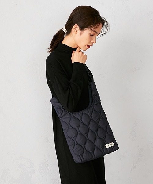MONO　COMME CA（モノコムサ）の「キルティングバッグ（トートバッグ・レディース・ネイビー/カーキ/ベージュ・FREE）」の3枚目の写真