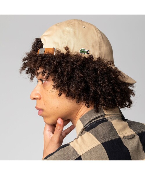 LACOSTE（ラコステ）の「ワンポイントワニロゴ刺しゅう6パネルボールキャップ（キャップ・メンズ・ベージュ/ネイビー/レッド/オフホワイト・FREE）」の2枚目の写真