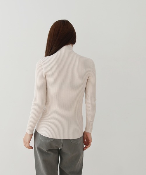 by muni:r(バイ ムニール)の「リブ ダイヤパターン タートルネック ニット(ニット/セーター・レディース・ブラック/ベージュ/アイボリー・FREE)」の11枚目の写真