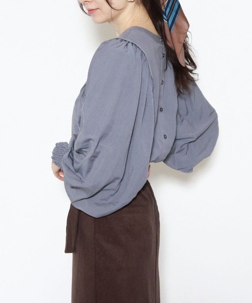 archives(アルシーヴ)の「2wayタックスリーブブラウス(シャツ/ブラウス・レディース・ベージュ/オフホワイト/ブルー/モカ・MEDIUM)」の4枚目の写真