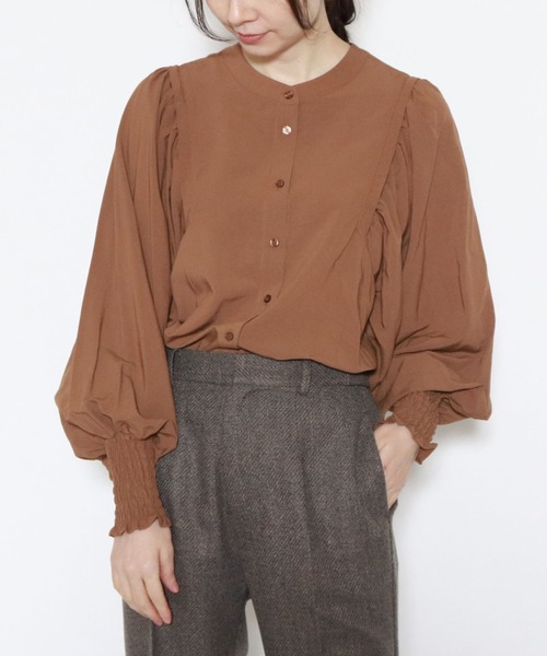 archives(アルシーヴ)の「2wayタックスリーブブラウス(シャツ/ブラウス・レディース・ベージュ/オフホワイト/ブルー/モカ・MEDIUM)」の1枚目の写真