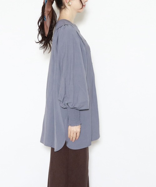 archives(アルシーヴ)の「2wayタックスリーブブラウス(シャツ/ブラウス・レディース・ベージュ/オフホワイト/ブルー/モカ・MEDIUM)」の17枚目の写真