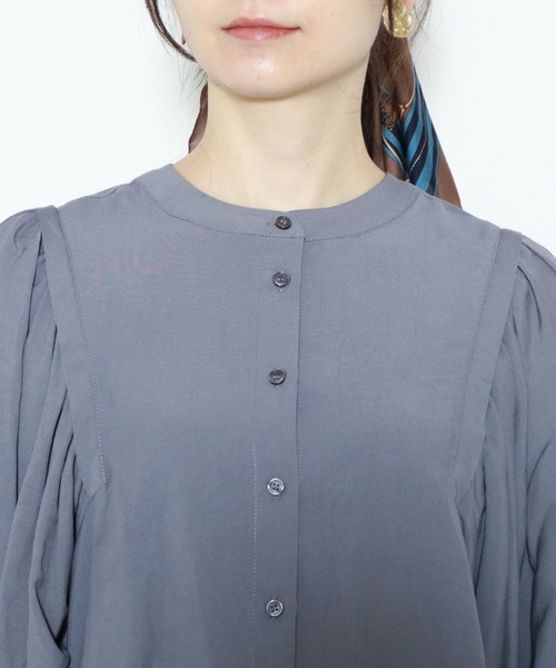 archives(アルシーヴ)の「2wayタックスリーブブラウス(シャツ/ブラウス・レディース・ベージュ/オフホワイト/ブルー/モカ・MEDIUM)」の19枚目の写真