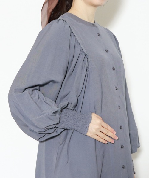 archives(アルシーヴ)の「2wayタックスリーブブラウス(シャツ/ブラウス・レディース・ベージュ/オフホワイト/ブルー/モカ・MEDIUM)」の20枚目の写真