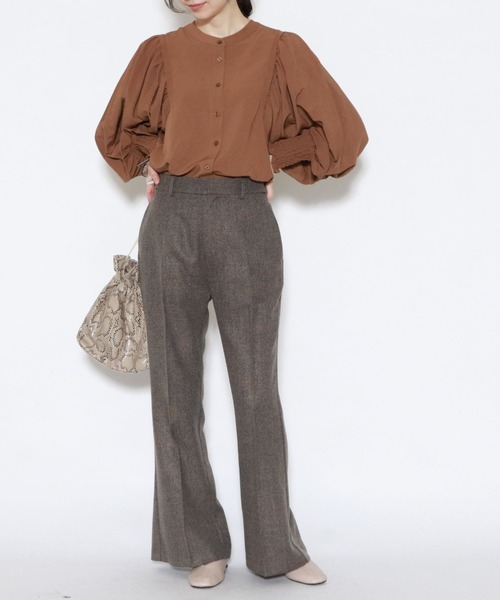 archives(アルシーヴ)の「2wayタックスリーブブラウス(シャツ/ブラウス・レディース・ベージュ/オフホワイト/ブルー/モカ・MEDIUM)」の12枚目の写真