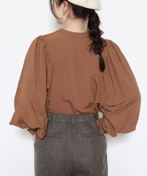 archives(アルシーヴ)の「2wayタックスリーブブラウス(シャツ/ブラウス・レディース・ベージュ/オフホワイト/ブルー/モカ・MEDIUM)」の13枚目の写真