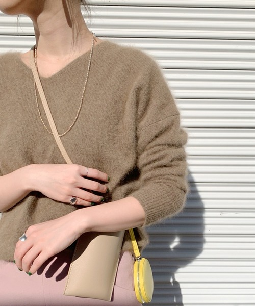 SHENERY（シーナリー）の「ラクーンVネックニットプルオーバー（ニット/セーター・レディース・モカ/パープル/グリーン/アイボリー・FREE）」の2枚目の写真