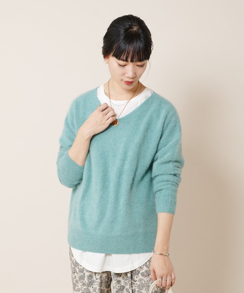 SHENERY（シーナリー）の「ラクーンVネックニットプルオーバー（ニット/セーター・レディース・モカ/パープル/グリーン/アイボリー・FREE）」の6枚目の写真