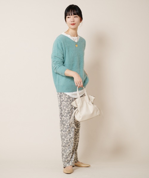 SHENERY（シーナリー）の「ラクーンVネックニットプルオーバー（ニット/セーター・レディース・モカ/パープル/グリーン/アイボリー・FREE）」の11枚目の写真