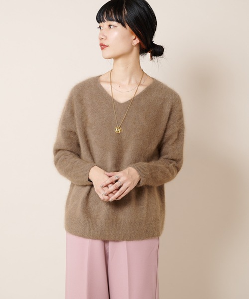 SHENERY（シーナリー）の「ラクーンVネックニットプルオーバー（ニット/セーター・レディース・モカ/パープル/グリーン/アイボリー・FREE）」の13枚目の写真