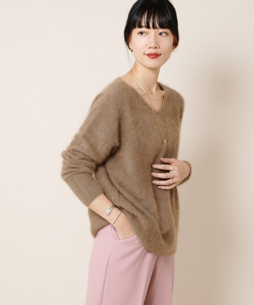 SHENERY（シーナリー）の「ラクーンVネックニットプルオーバー（ニット/セーター・レディース・モカ/パープル/グリーン/アイボリー・FREE）」の15枚目の写真