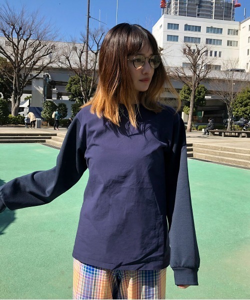 M nort（エムノート）の「【わたなべ麻衣プロデュース】ドッキングバックデザイントップス（Tシャツ/カットソー・レディース・ネイビー・FREE）」の2枚目の写真