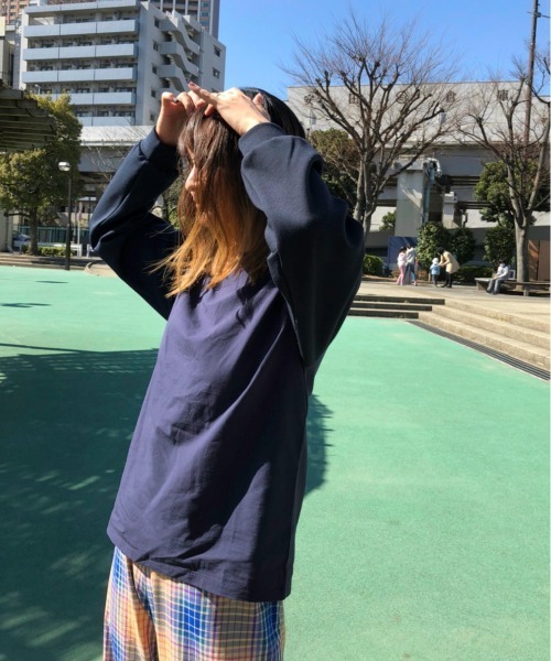 M nort（エムノート）の「【わたなべ麻衣プロデュース】ドッキングバックデザイントップス（Tシャツ/カットソー・レディース・ネイビー・FREE）」の10枚目の写真