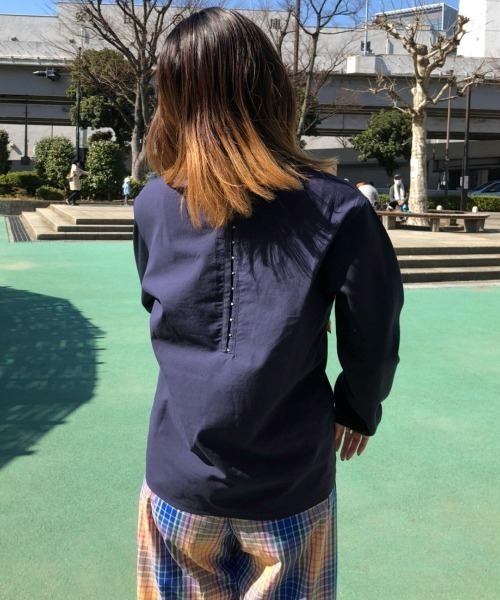 M nort（エムノート）の「【わたなべ麻衣プロデュース】ドッキングバックデザイントップス（Tシャツ/カットソー・レディース・ネイビー・FREE）」の16枚目の写真