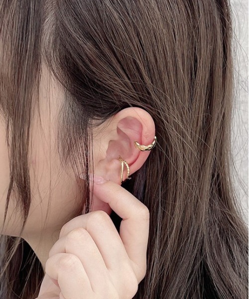 apres jour(アプレジュール)の「【apres jour×ARIAZ】アソートイヤカフ2個セット(イヤーカフ・レディース・ゴールド/シルバー系その他/ゴールド系その他2/シルバー/シルバー系その他2/ゴールド系その他3/シルバー系その他3/ゴールド系その他・FREE)」の6枚目の写真