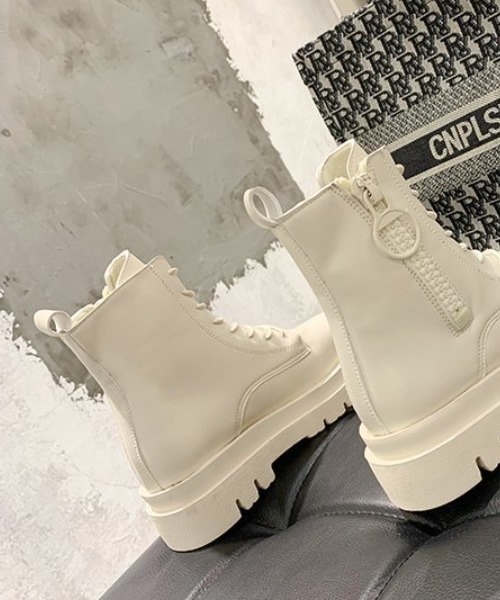 KOR（ケーオーアール）の「レースアップショートブーツ（ブーツ・レディース・ベージュ/ブラック・38/40/39/35/36/37）」の8枚目の写真