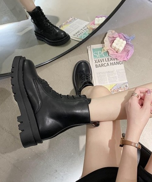 KOR（ケーオーアール）の「レースアップショートブーツ（ブーツ・レディース・ベージュ/ブラック・38/40/39/35/36/37）」の9枚目の写真