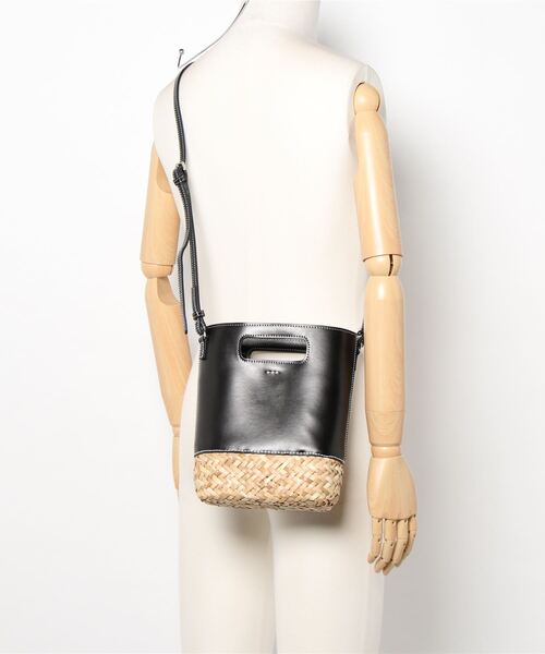 JOURNAL STANDARD（ジャーナルスタンダード）の「【YAHKI /ヤーキ】STRAW 2WAY ：ショルダーバッグ（ショルダーバッグ・レディース・キャメル/ブラック・FREE）」の6枚目の写真