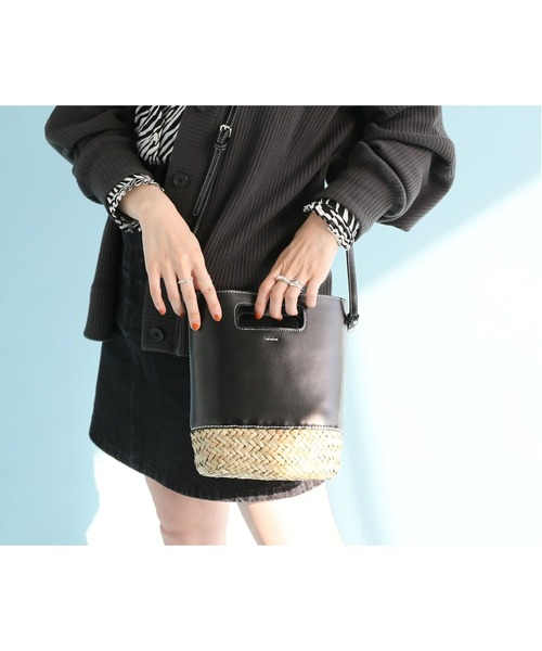 JOURNAL STANDARD（ジャーナルスタンダード）の「【YAHKI /ヤーキ】STRAW 2WAY ：ショルダーバッグ（ショルダーバッグ・レディース・キャメル/ブラック・FREE）」の7枚目の写真