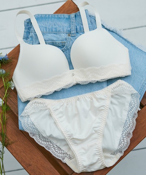 izumi BODY LABO（イズミボディラボ）の「Tシャツにも◎【つるんとしたカップがアウターにひびきにくい】丸胸つるんとノンワイヤーブラショーツセット（ブラ&ショーツ・レディース・ピンク/ブラック/アイボリー/ベージュ/ネイビー/グリーン/ダークブラウン/モスグリーン/ライトグレー/ライトベージュ/チャコール・LL/M/L/S）」の6枚目の写真