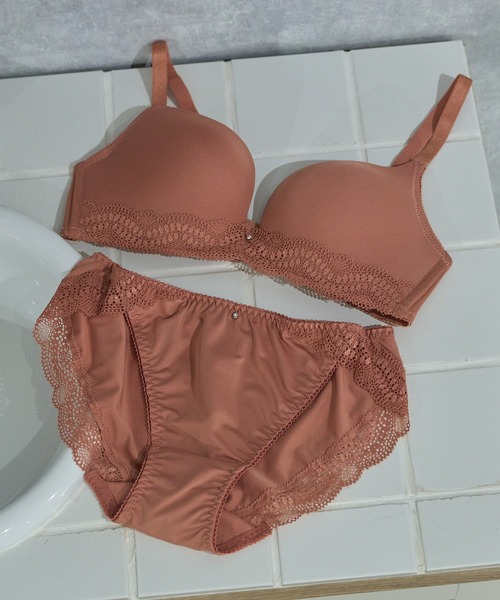 izumi BODY LABO（イズミボディラボ）の「Tシャツにも◎【つるんとしたカップがアウターにひびきにくい】丸胸つるんとノンワイヤーブラショーツセット（ブラ&ショーツ・レディース・ピンク/ブラック/アイボリー/ベージュ/ネイビー/グリーン/ダークブラウン/モスグリーン/ライトグレー/ライトベージュ/チャコール・LL/M/L/S）」の19枚目の写真