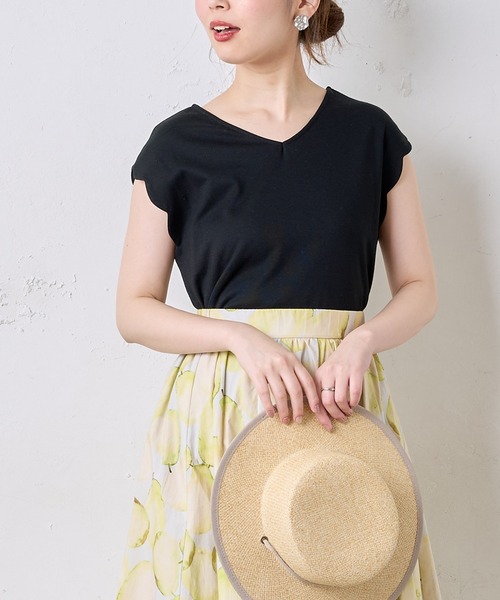 natural couture(ナチュラルクチュール)の「プチプラ2WAYお上品スカラップT(Tシャツ/カットソー・レディース・オフホワイト/ブラック/ベージュ/カーキ/サックスブルー/ピンク/その他1・FREE)」の1枚目の写真