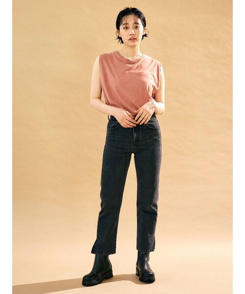 Ungrid(アングリッド)の「ミドル丈サイドゴアブーツ(チェルシーブーツ / トラックソールブーツ)(ブーツ・レディース・アイボリー/ブラック・M/S/L)」の4枚目の写真