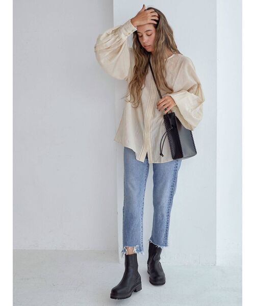 Ungrid(アングリッド)の「ミドル丈サイドゴアブーツ(チェルシーブーツ / トラックソールブーツ)(ブーツ・レディース・アイボリー/ブラック・M/S/L)」の19枚目の写真