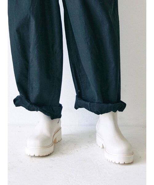 Ungrid(アングリッド)の「ミドル丈サイドゴアブーツ(チェルシーブーツ / トラックソールブーツ)(ブーツ・レディース・アイボリー/ブラック・M/S/L)」の20枚目の写真