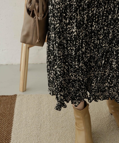 URBAN RESEARCH DOORS（アーバンリサーチドアーズ）の「ランダムプリーツスカート（スカート・レディース・グレー系その他/ブラック系その他・ONE）」の20枚目の写真