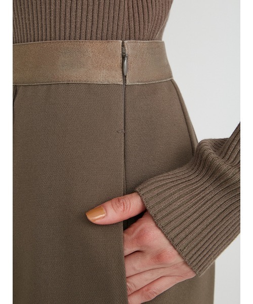 Mila Owen（ミラオーウェン）の「つまみコバデザインバミューダパンツ（その他パンツ・レディース・ブラック/ベージュ/モカ・1/0）」の21枚目の写真