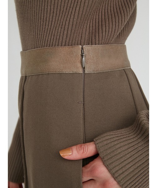 Mila Owen（ミラオーウェン）の「つまみコバデザインバミューダパンツ（その他パンツ・レディース・ブラック/ベージュ/モカ・1/0）」の8枚目の写真